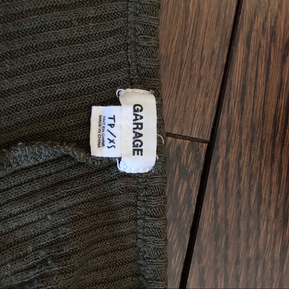 Slouchy v-neck garage top - Picture 2 of 2